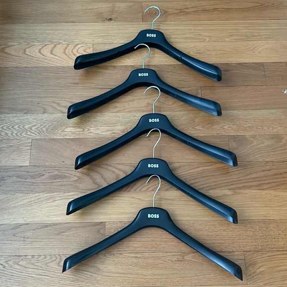 100% Authentic 5 piece Hugo Boss Jacket Hanger - thick black plastic - Picture 1 of 3